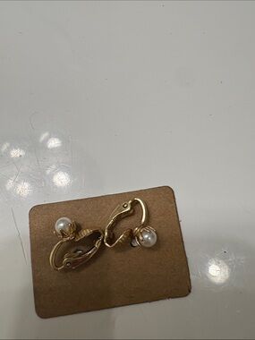 Classic Gold Pearl Clip-On Earrings - Elegant Women Jewelry